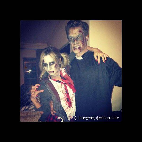 Ashley Tisdale já usou uma maquiagem de Halloween com direito a sangue e cicatrizes